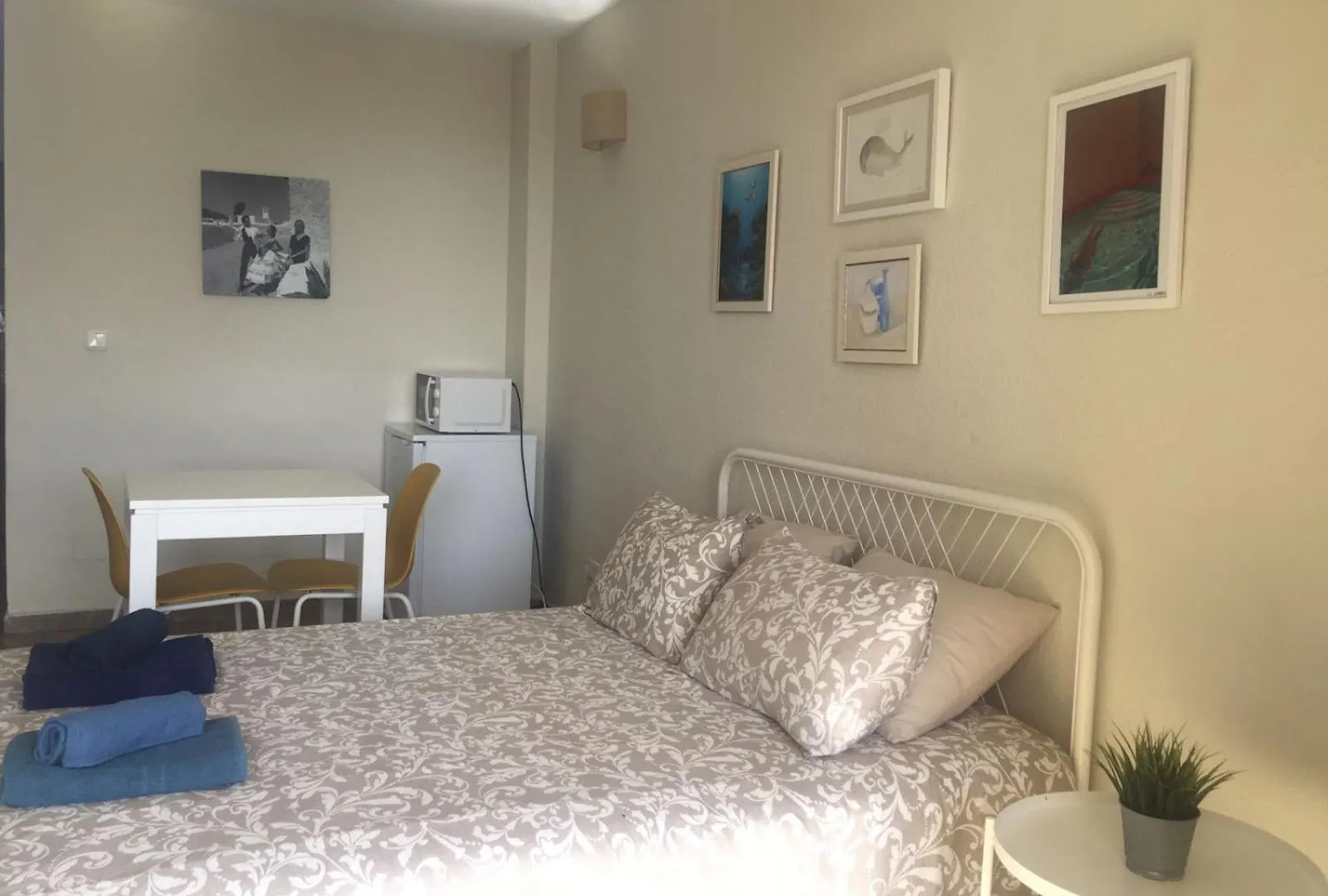 Apartamento En El Centro De Torremolinos Spain